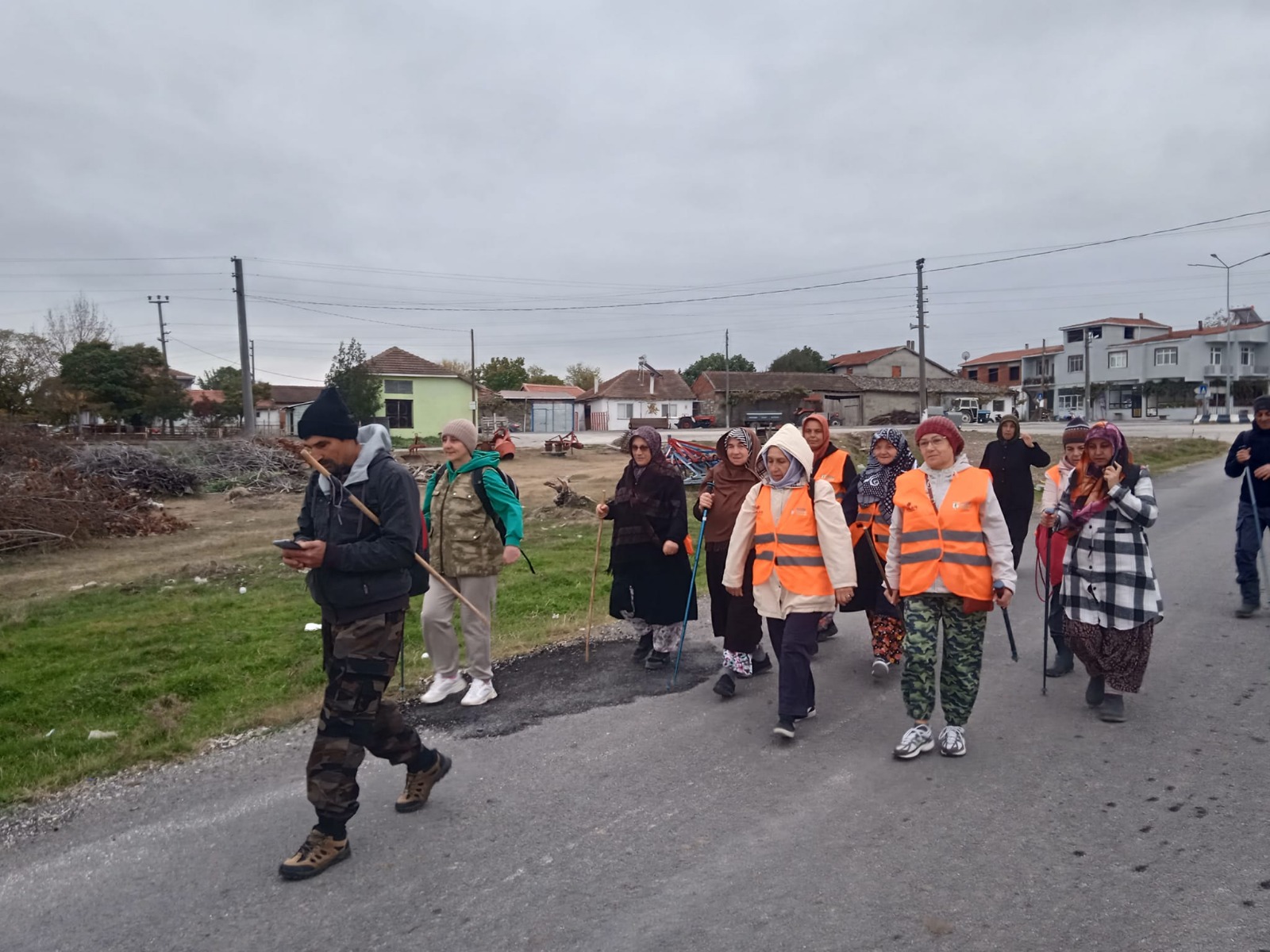 Kozçeşme’de 70 Yaşındaki Yürüyüşçü Atatürk’ü Andı4