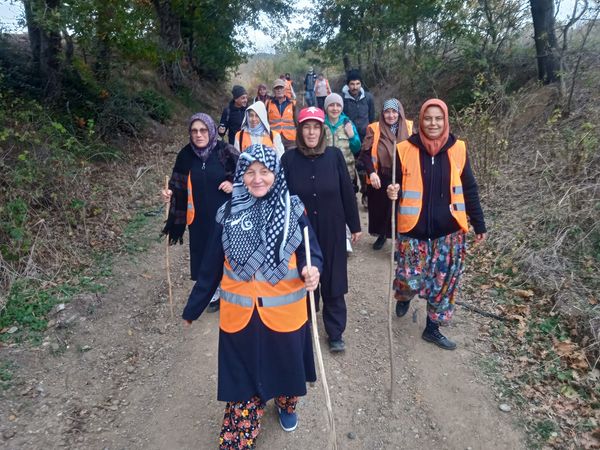 Kozçeşme’de 70 Yaşındaki Yürüyüşçü Atatürk’ü Andı5