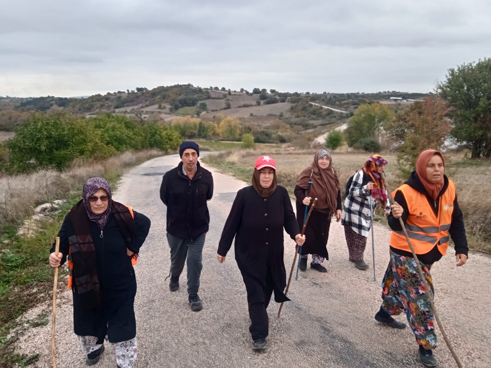 Kozçeşme’de 70 Yaşındaki Yürüyüşçü Atatürk’ü Andı8