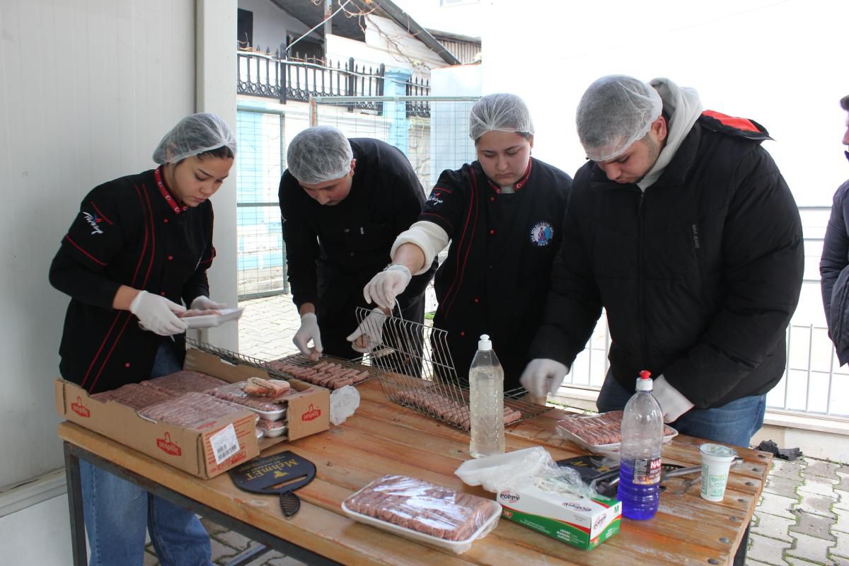 Biga Mesleki Eğitim Merkezi’nden Anlamlı Yılbaşı Kutlaması 9