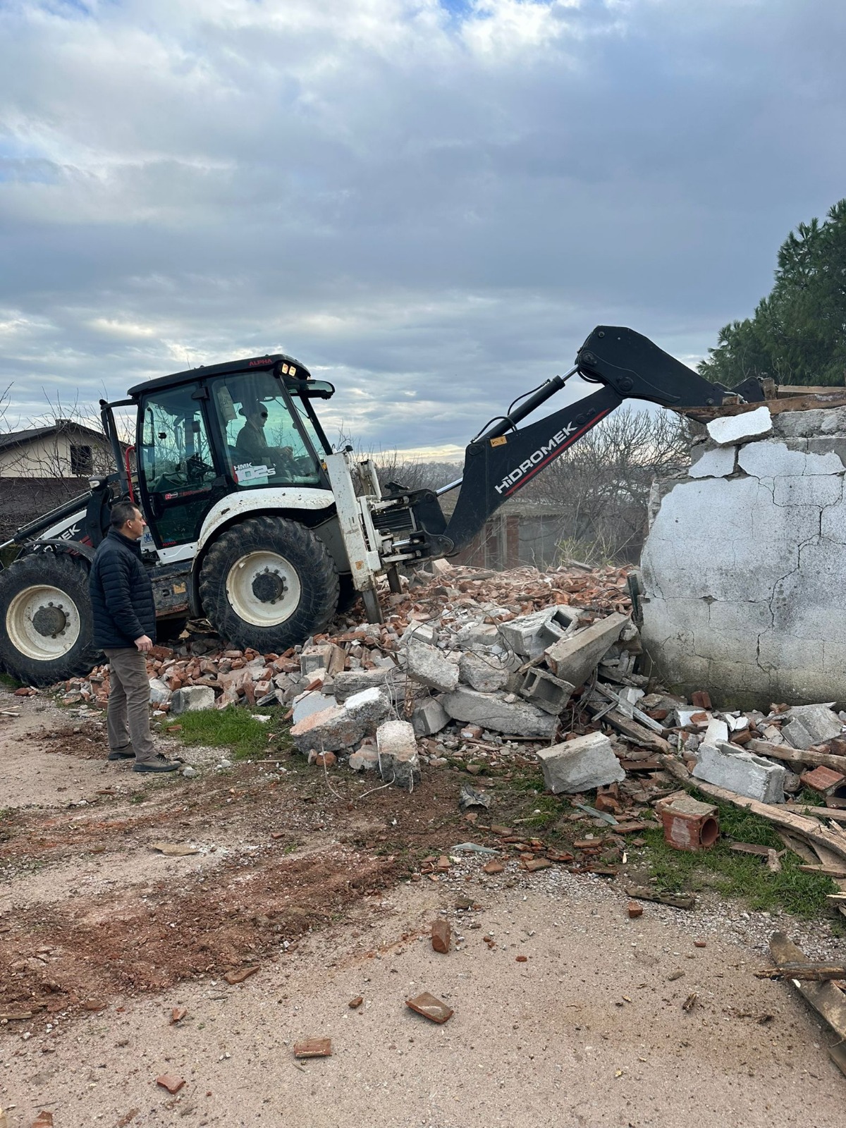 Çanakkale Biga’da Metruk Binalar Yıkılıyor 2