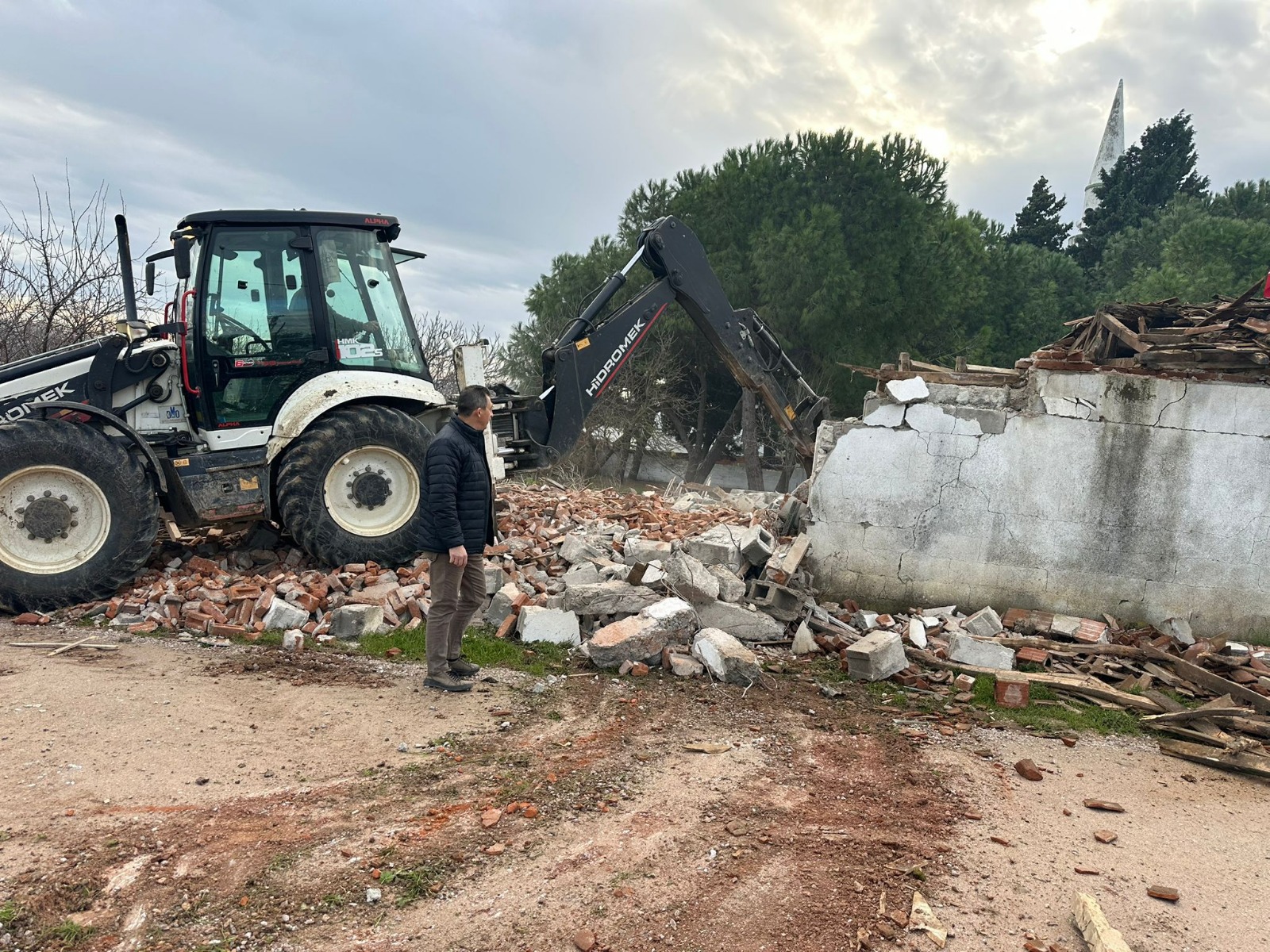 Çanakkale Biga’da Metruk Binalar Yıkılıyor 3