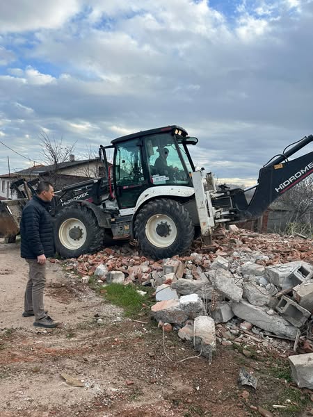 Çanakkale Biga’da Metruk Binalar Yıkılıyor 4