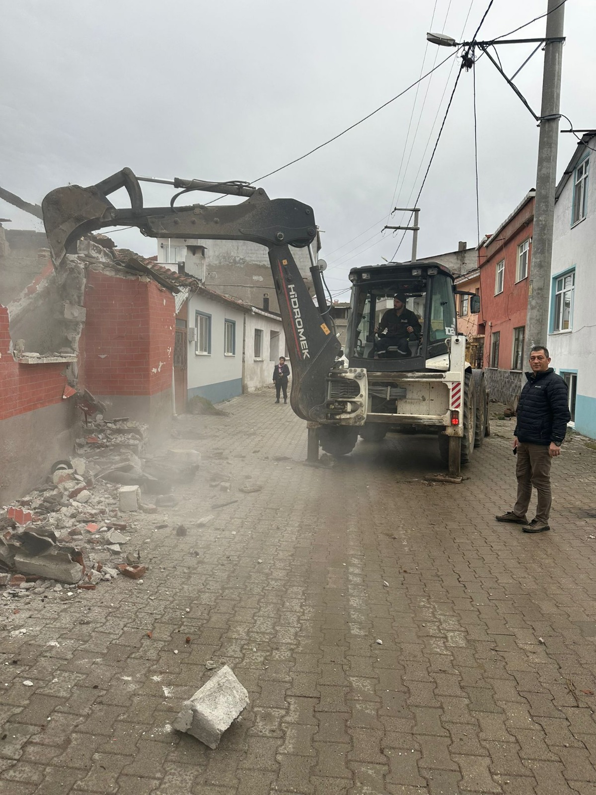 Çanakkale Biga’da Metruk Binalar Yıkılıyor 6