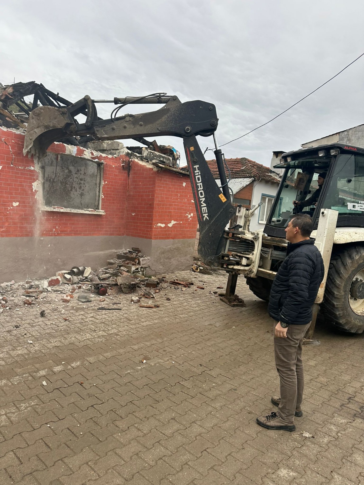 Çanakkale Biga’da Metruk Binalar Yıkılıyor 7