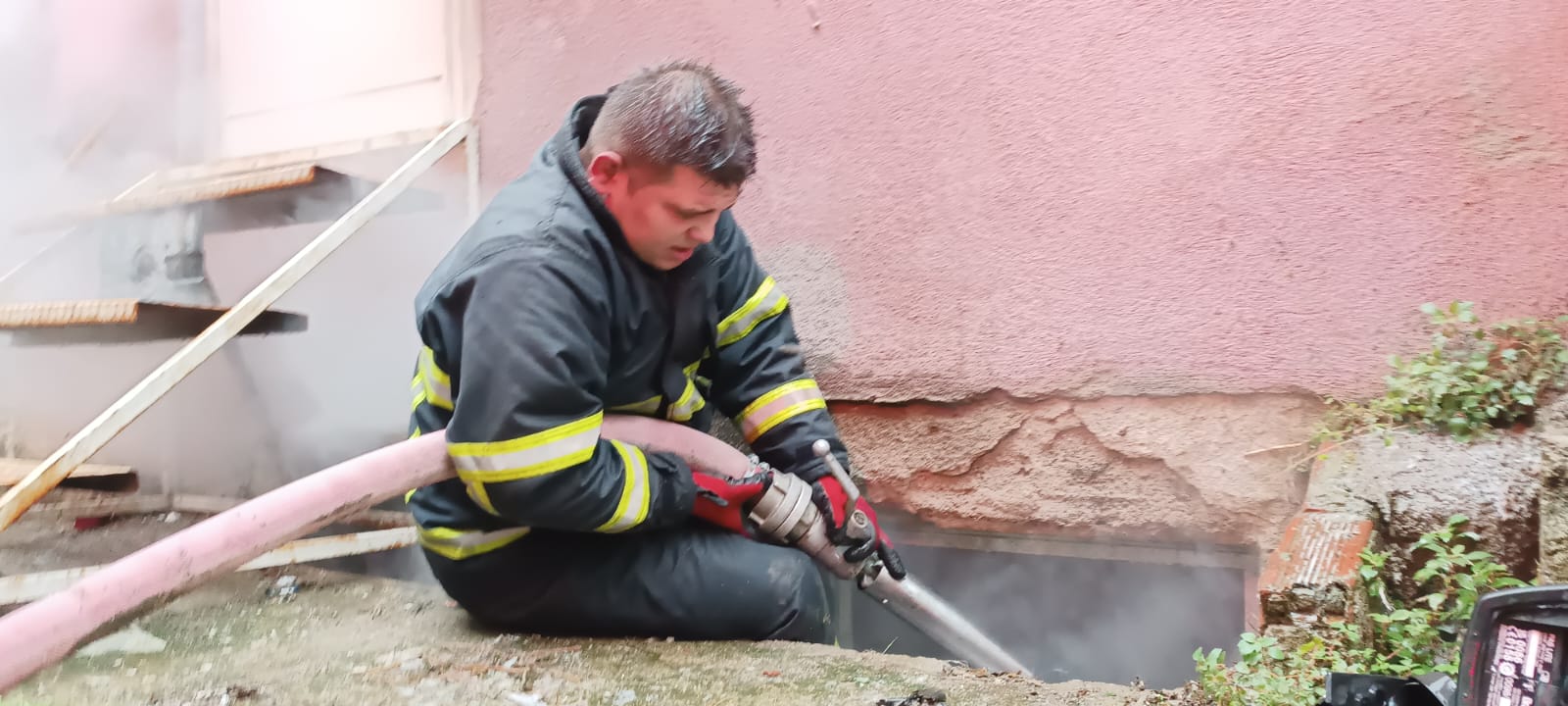 Çanakkale Biga’da Yangından Çocuklar Kurtartıldı 10