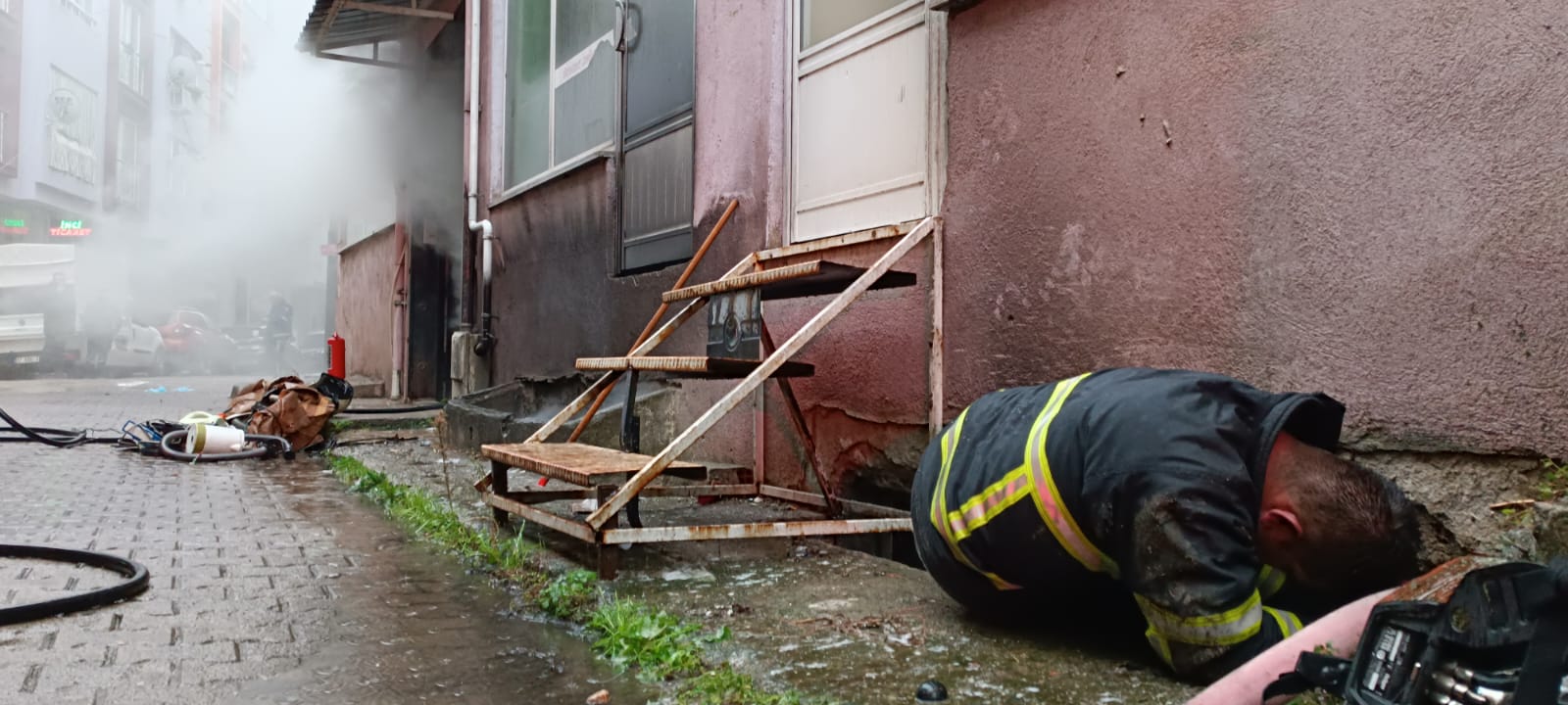 Çanakkale Biga’da Yangından Çocuklar Kurtartıldı 8