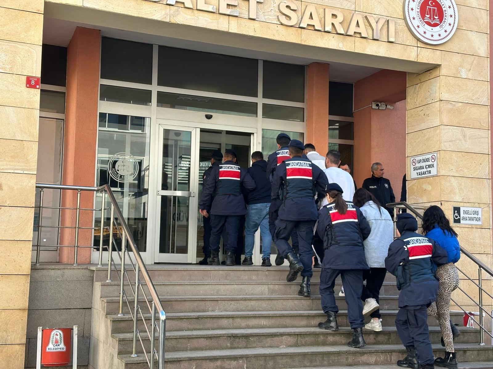 Çanakkale Çan'da Dolandırıcılık Olayı! 5 Zanlı Tutuklandı2