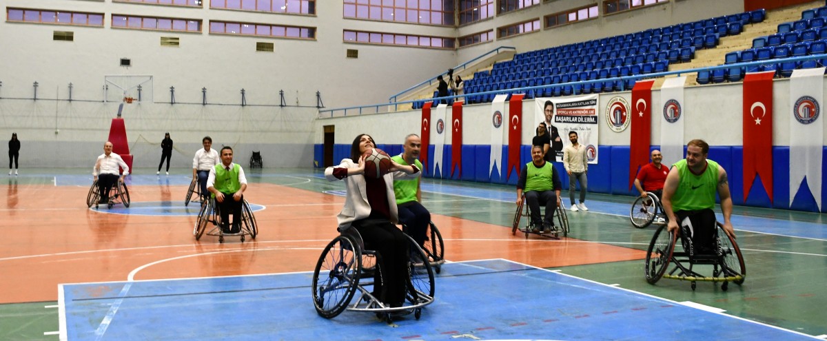 Çanakkale’de Protokol, Tekerlekli Sandalye Ile Basketbol Maçı Yaptı 3