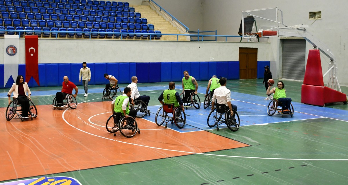 Çanakkale’de Protokol, Tekerlekli Sandalye Ile Basketbol Maçı Yaptı 4