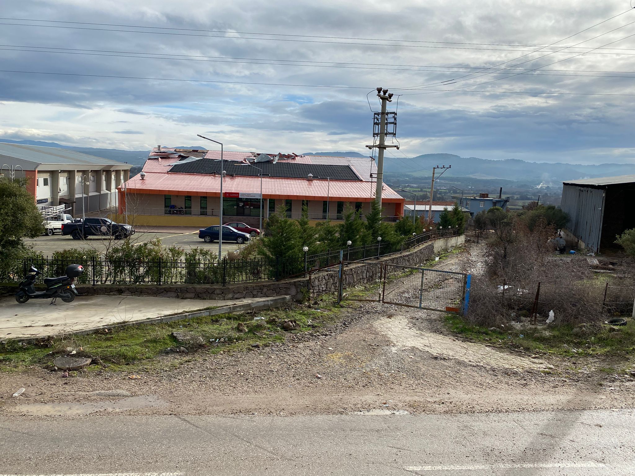 Çanakkale'de Tarım Alanları Zarar Gördü, Çatılar Uçtu!2