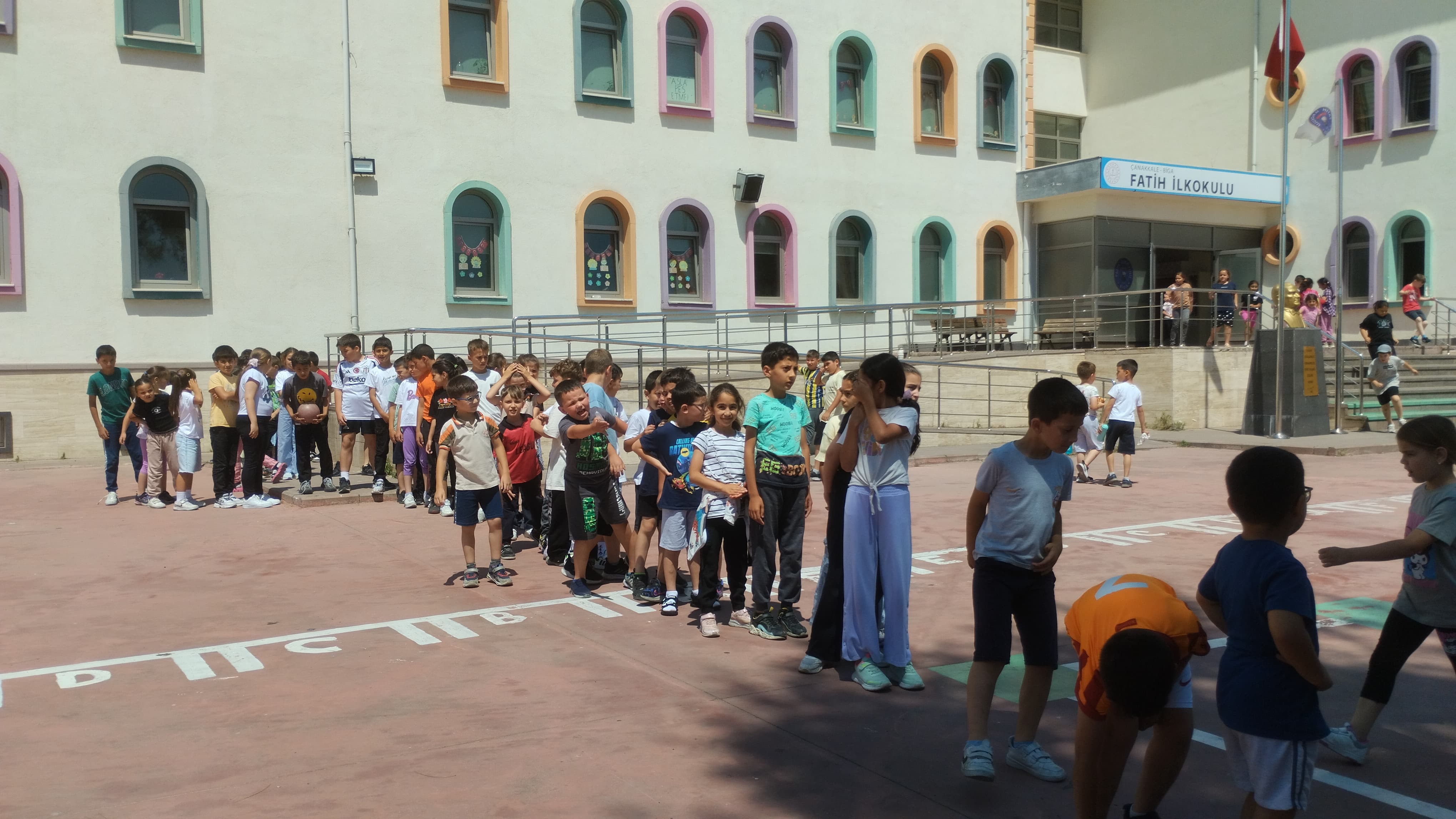 Biga’nın Eski Mahalle Çocuklarından Yeni Nesle Lokma Sürprizi1