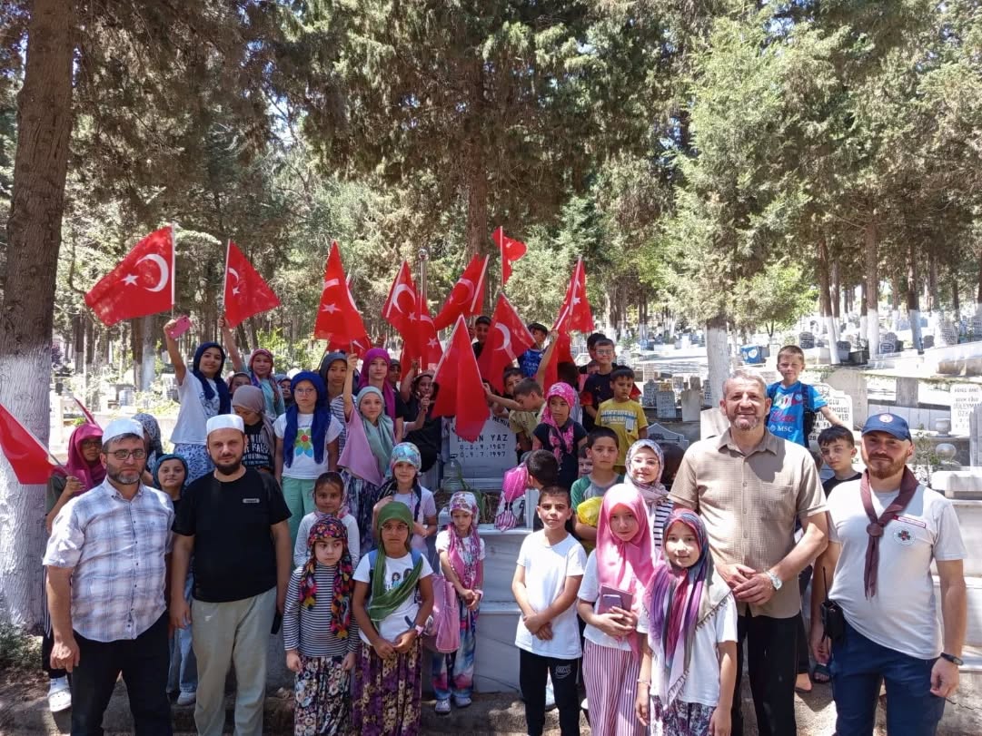 Biga’da Kur’an Kursu Öğrencilerinden Duygulandıran Şehit Ziyareti3-1