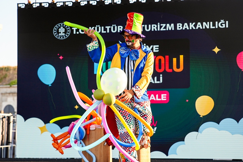 A A 20250903 39006012 39006005 T U R K I Y E K U L T U R Y O L U F E S T I V A L I C A N A K K A L E D E E T K I N L I K L E R L E D E V A M E D I Y O R