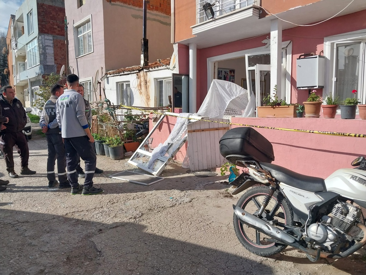 A A 20251126 39810568 39810565 C A N A K K A L E D E B I R A P A R T M A N D A I R E S I N D E K I P A T L A M A D A E V S A H I B I Y A R A L A N D I