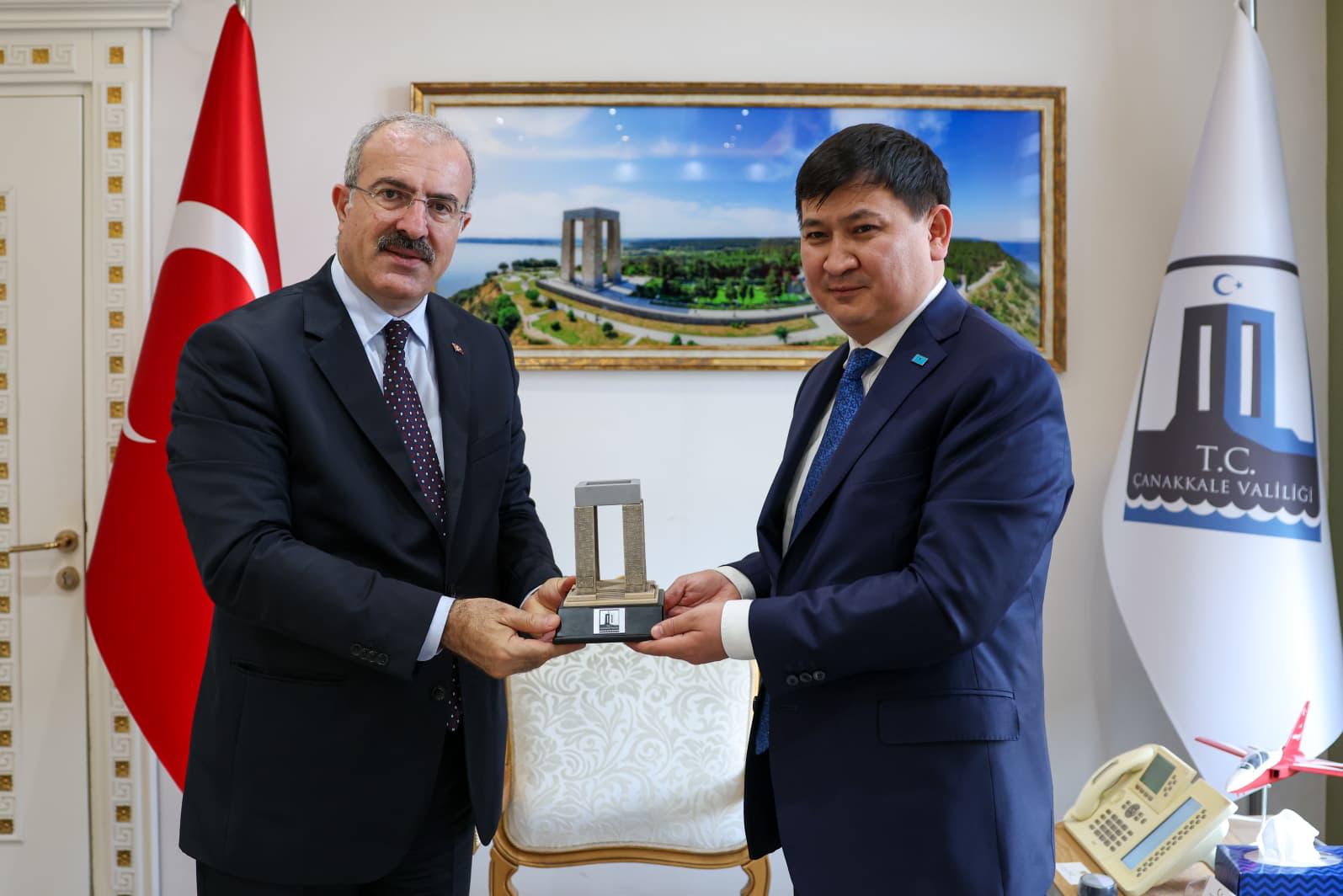 Aa 20251127 39821958 39821957 Kazakistanin Istanbul Baskonsolosu Amankuldan Vali Toramana Ziyaret (1)