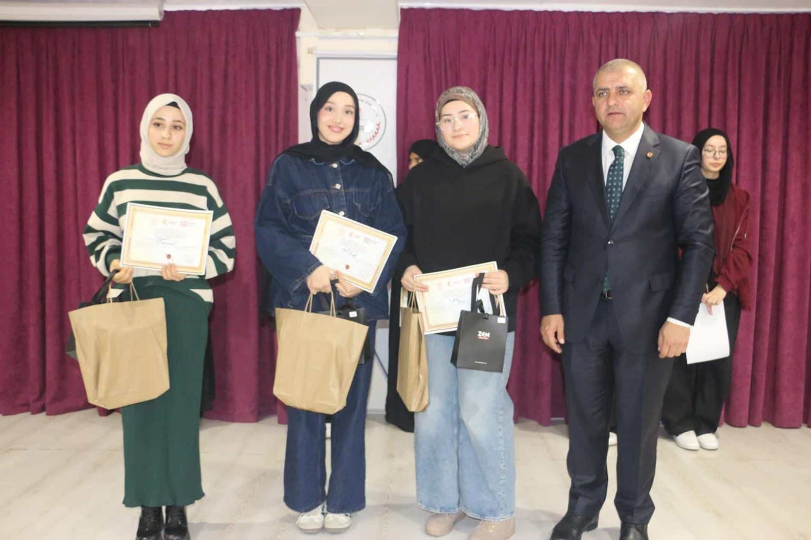 4Caa7B2E A26C 49Ec Ad51 74D4407D7Ef2