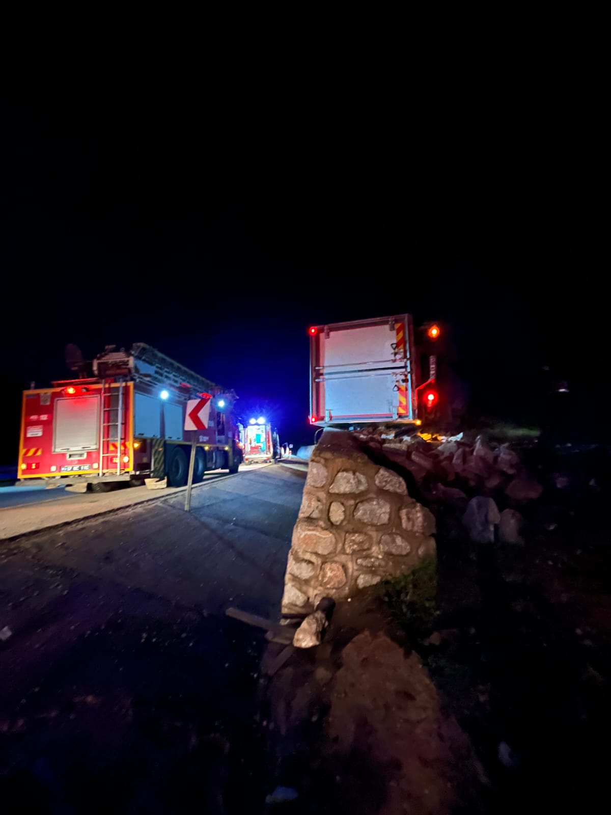 A A 20251203 39884646 39884645 C A N A K K A L E D E D E V R I L E N T I R D A K I 2 K I S I Y A R A L A N D I