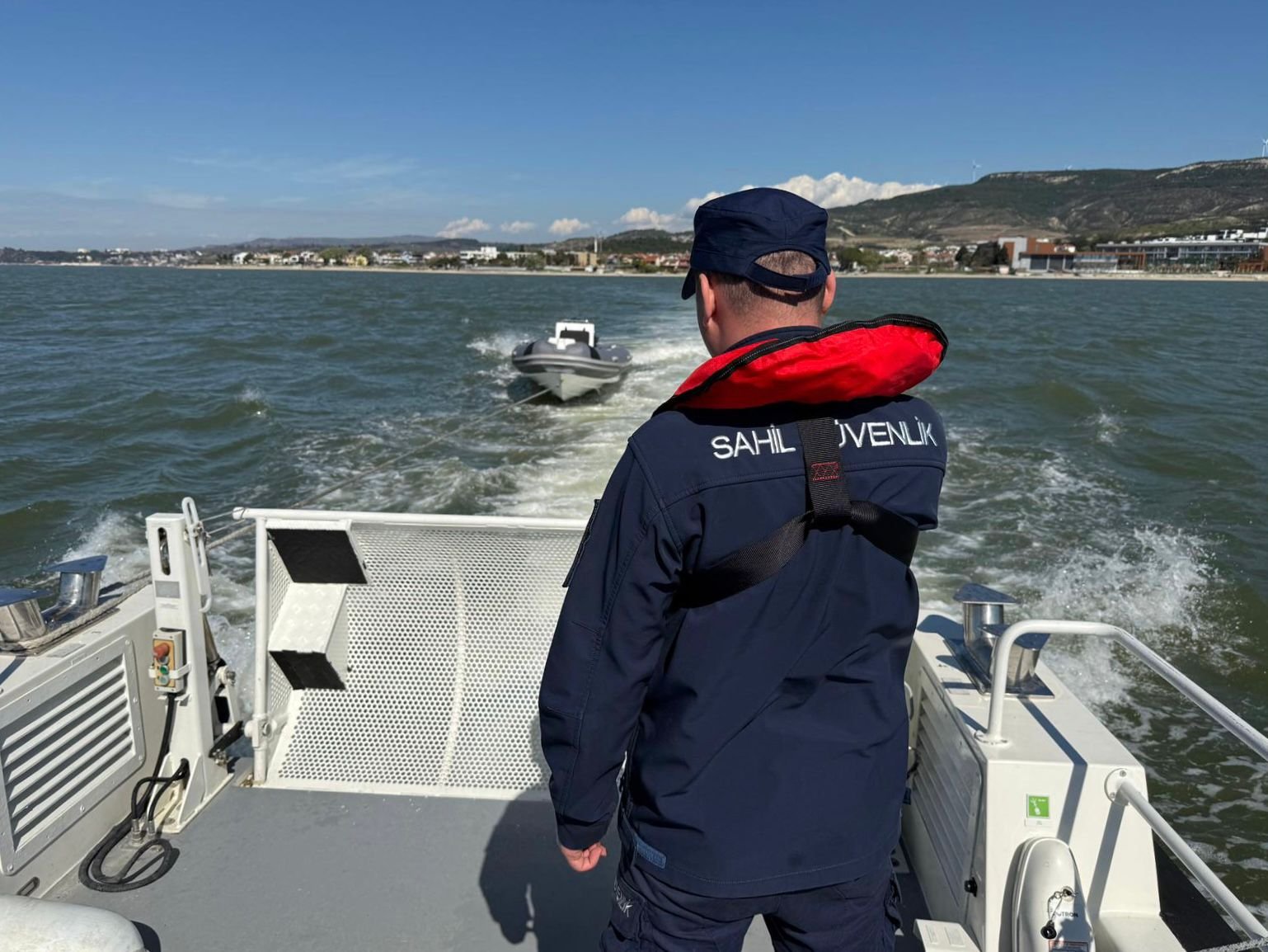 A A 20260408 41052145 41052144 C A N A K K A L E B O G A Z I N D A A R I Z A L A N I P S U R U K L E N E N B O T T A K I 3 K I S I K U R T A R I L D I