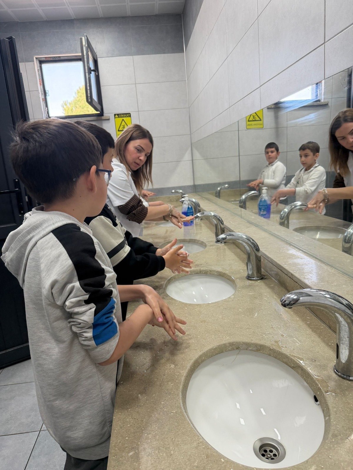 I M G 20260422 W A0103