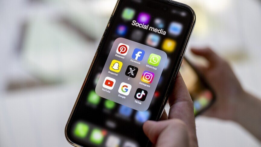 Gençler haberi sosyal medyadan, yaşlılar televizyondan takip ediyor