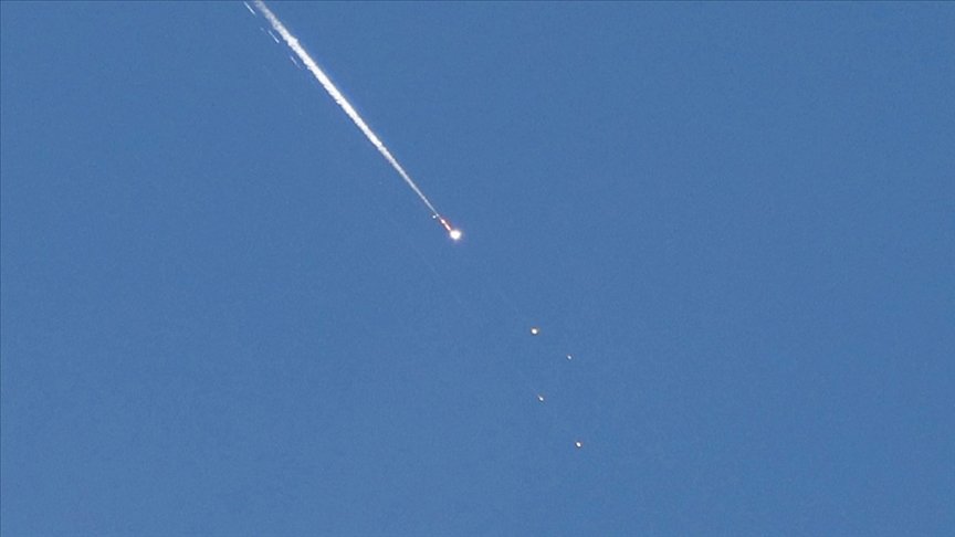 ABD/İsrail-İran Savaşı'na dahil olan Yemen'deki Husiler bir kez daha İsrail'e füze fırlattı