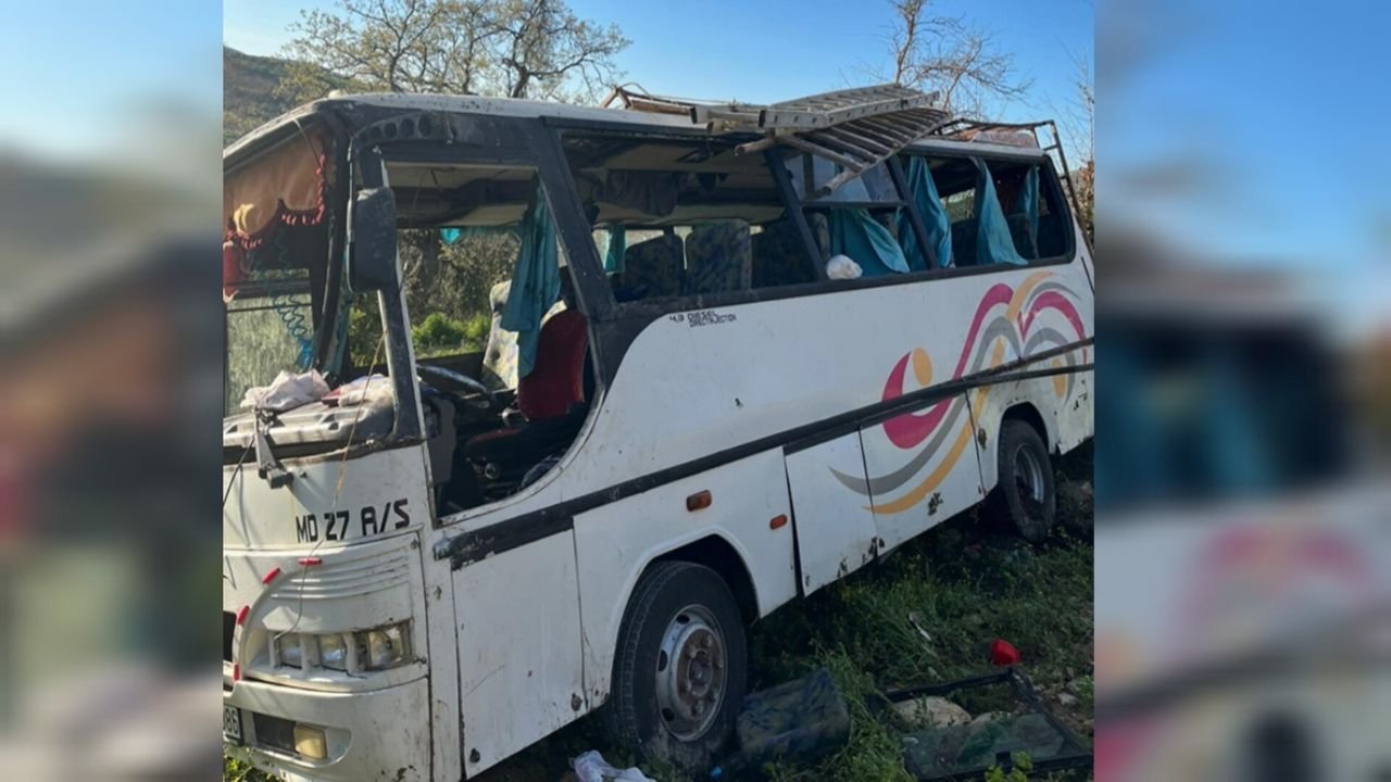 Tarım işçilerini taşıyan midibüs devrildi