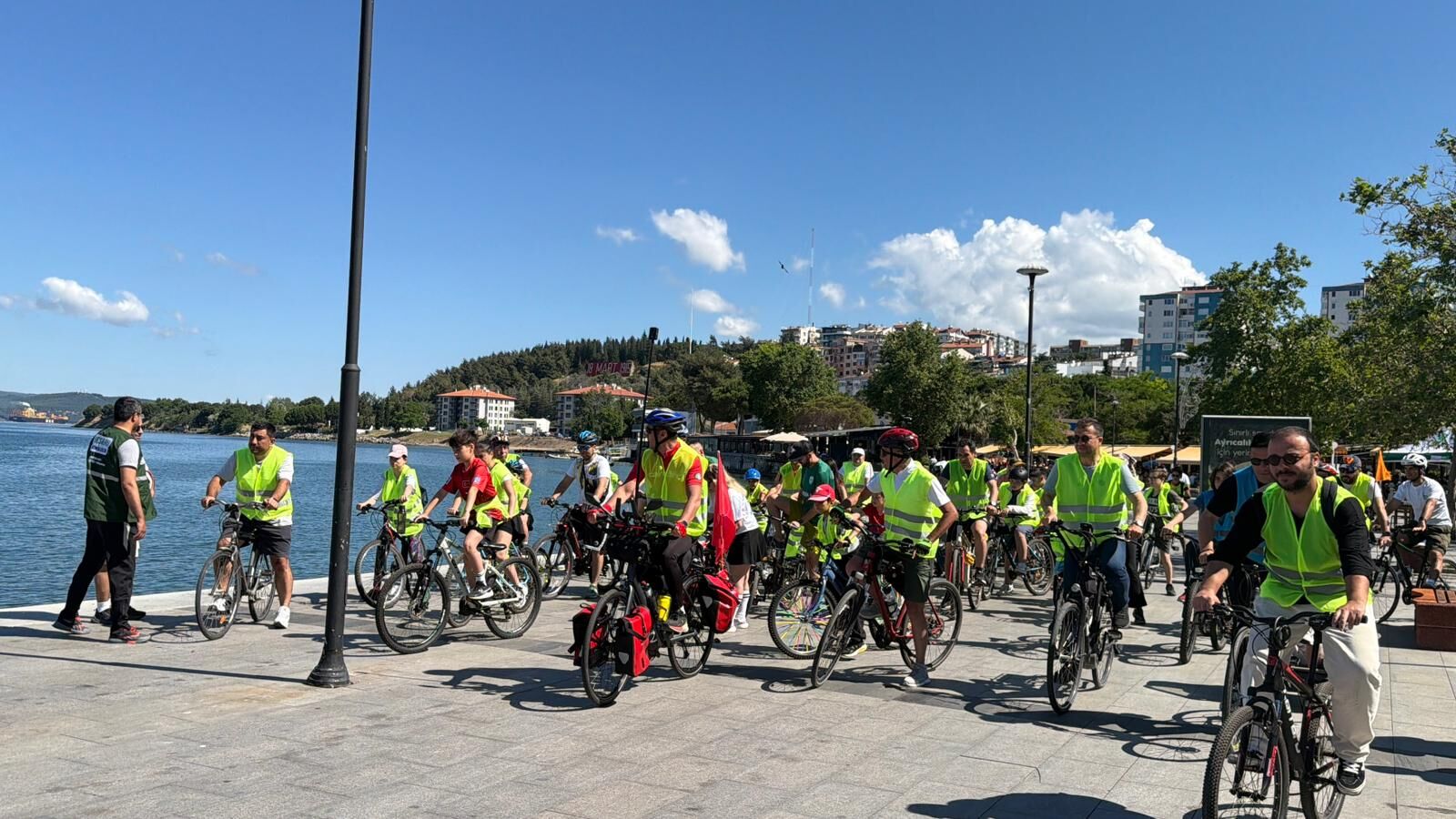 A A 20260614 41669681 41669678 C A N A K K A L E D E 13 Y E S I L A Y B I S I K L E T T U R U D U Z E N L E N D I