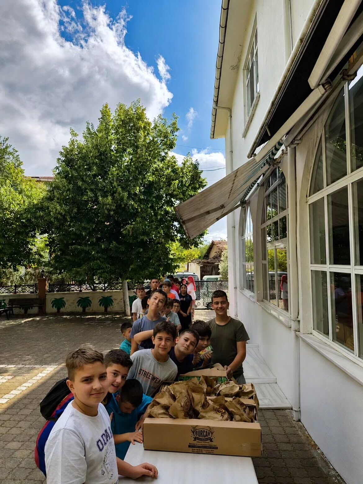 Kuran Kursu Öğrencilerimize Yapılan Bu Güzel Ikramlar; Ramadan Ve Seçgülün Ve Tüm Geçmişleri (1).Heic