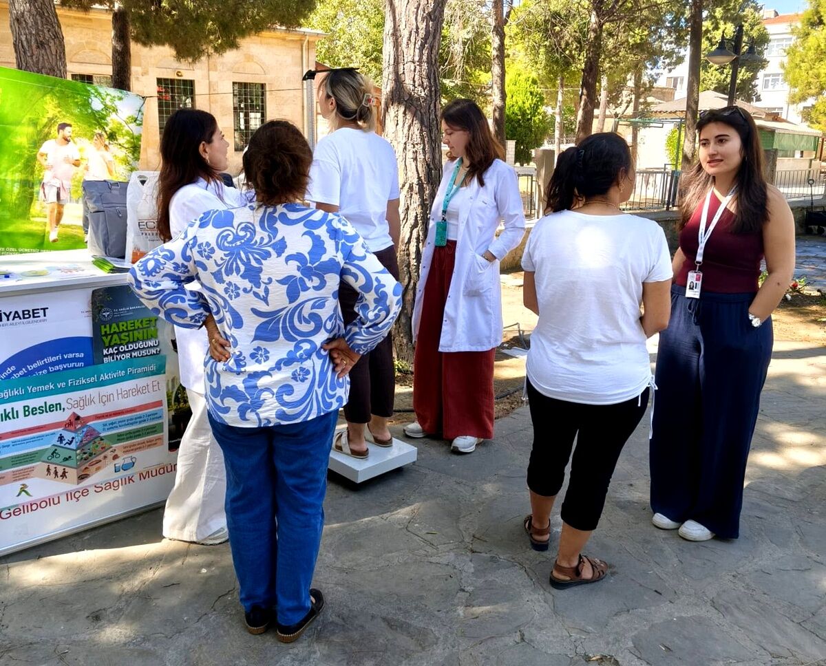 Gelibolu'da semt pazarında sağlıklı yaşam etkinliği düzenlendi