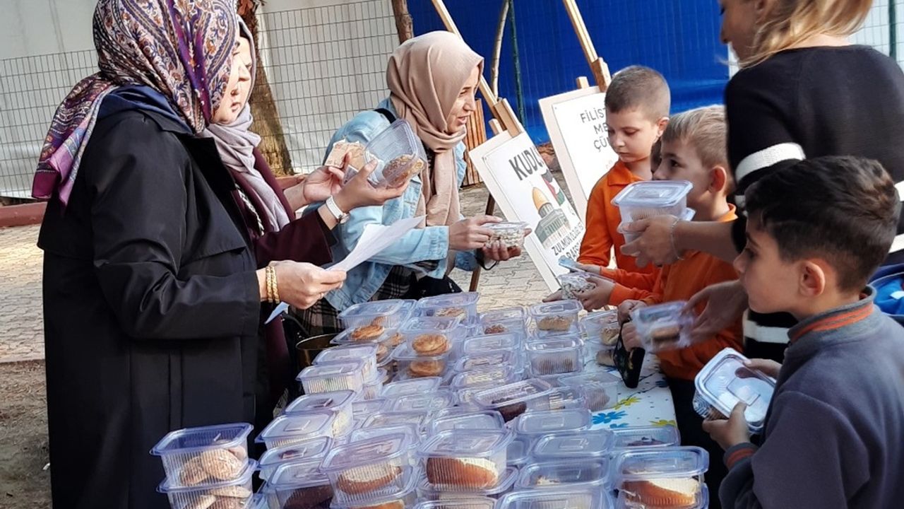 Gelibolu'da öğrencilerden Gazze'ye destek kermesi