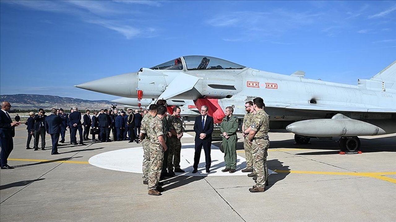 İngiltere Başbakanı Starmer, Eurofighter Typhoon uçaklarını inceledi