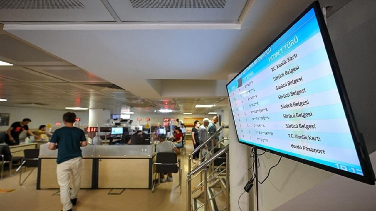 Bir haftada binlerce kişi ehliyetini yeniledi