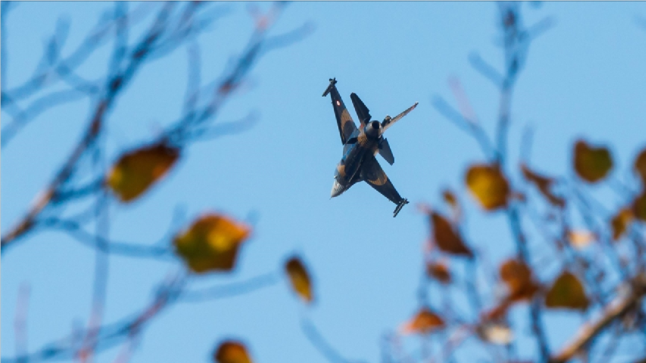 Anıtkabir üzerinde Cumhuriyet'in 102. yıl dönümüne özel uçuş gösterisi