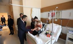Çanakkale'de Hastanede Tedavi Gören Çocuklara "23 Nisan" Sürprizi