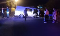Çanakkale'de minibüs devrildi! Yaralılar var