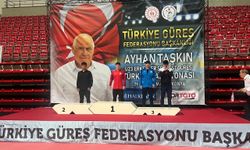 Türkiye şampiyonu güreşçi  törenle karşılandı