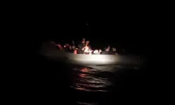 Ayvalık açıklarında 74 düzensiz göçmen yakalandı
