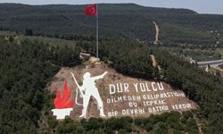 Çanakkale'de 'Dur Yolcu' Yazısının Bayrağı Yenilendi