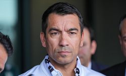 Beşiktaş'ın yeni teknik direktörü Van Bronckhorst, görevine başladı