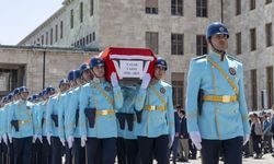 Eski Dışişleri Bakanı Yakış için Meclis'te cenaze töreni düzenlendi