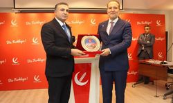 Mehmet Yüzbaşı’dan Fatih Erbakan’a plaket