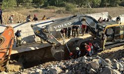 Şantiyede iki işçi göçük altında kaldı