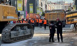 Bina çöktü işçi enkazın altında kaldı