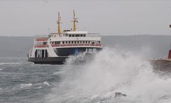 Çanakkale'de fırtına nedeniyle yarınki bazı feribot seferleri iptal edildi