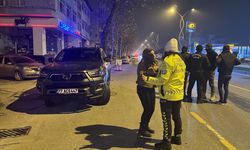 Polisin uygulama yaptığını gören sürücü aracını bırakıp kaçtı