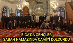 Biga’da gençler sabah namazında camiyi doldurdu