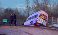 Öğrenci servisi sulama kanalına düştü, 11 yaralı