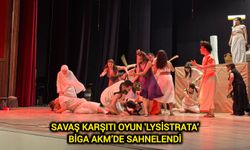 Savaş karşıtı oyun 'Lysistrata' Biga AKM’de sahnelendi