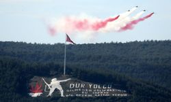 Türk Yıldızları, Çanakkale'de selamlama uçuşu yaptı (VİDEO)